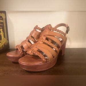 BOC strappy sandals, so comfortable! Size 8